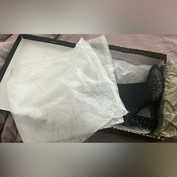 New, in box Charles by Charles David embellished Knit Booties, size 10 - Picture 6 of 8